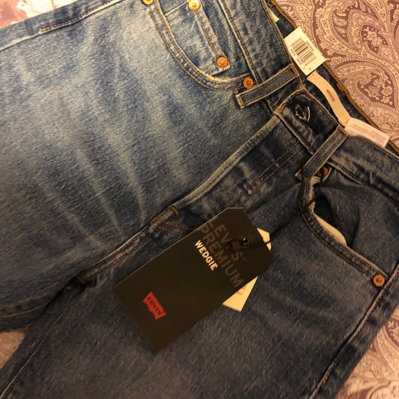Levi’s Wedgie Jeans - Picture 6 of 8